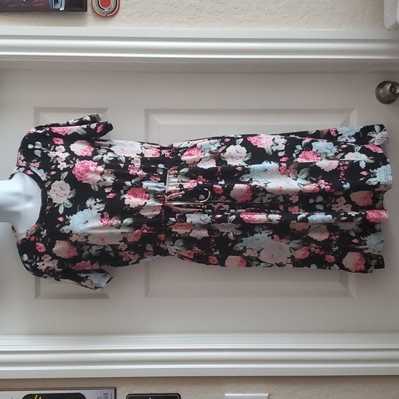 4/$30 Soatrld black short-sleeved dress with floral design size XL. ** - Picture 1 of 14